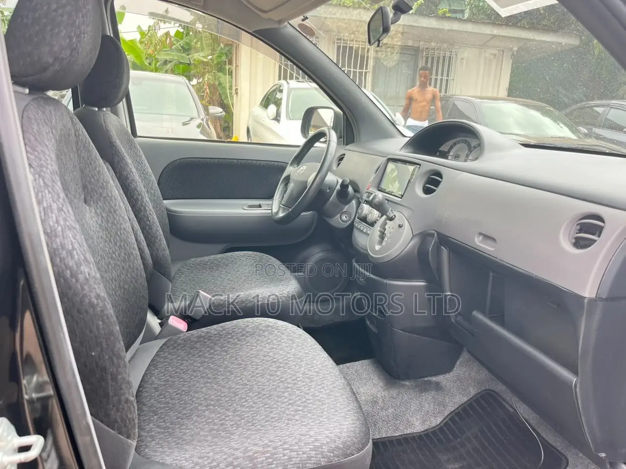 Toyota Sienta 1.5 FWD 2013 Black