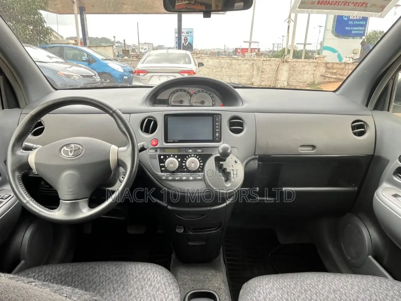 Toyota Sienta 1.5 FWD 2013 Black