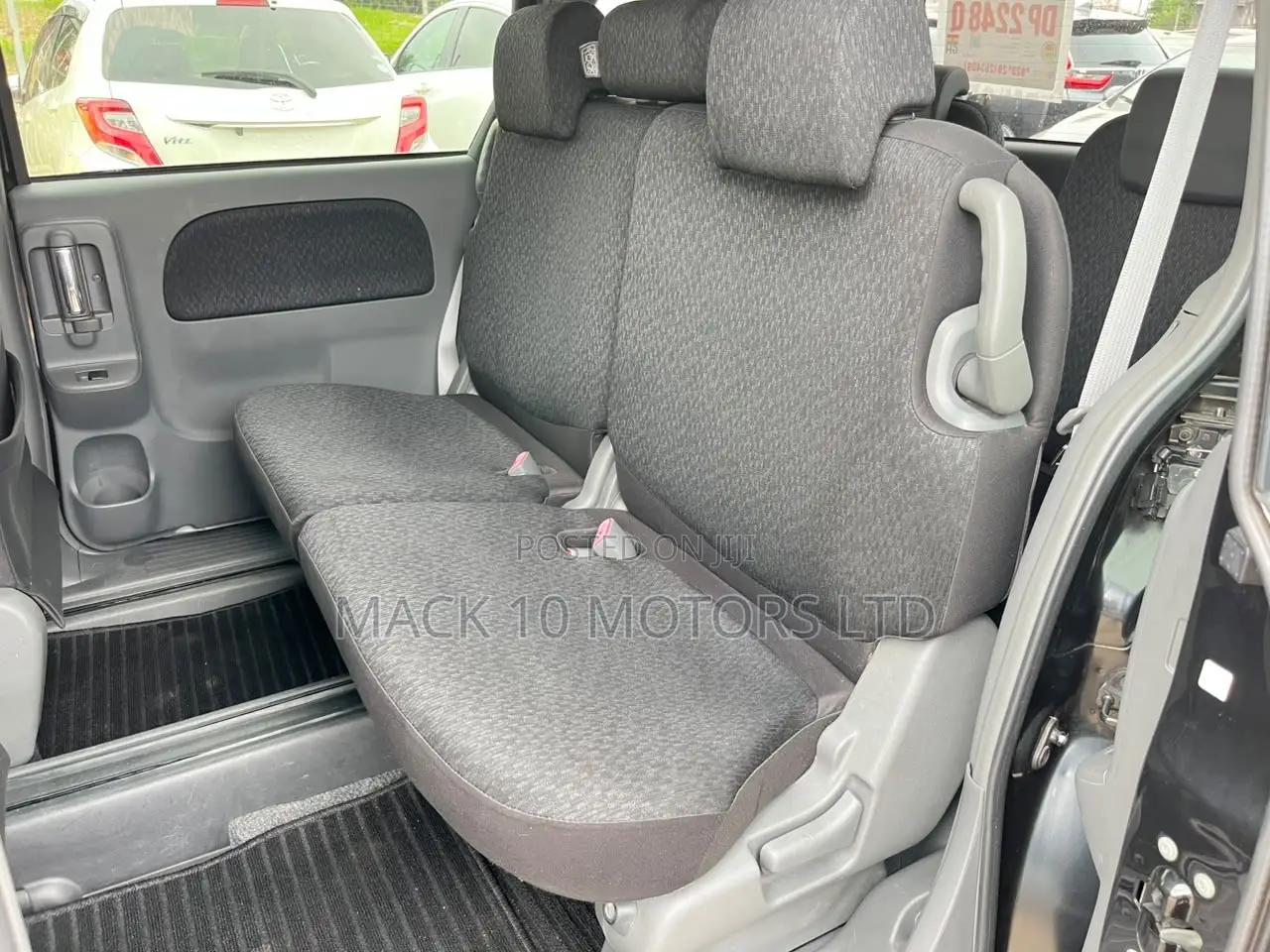Toyota Sienta 1.5 FWD 2013 Black
