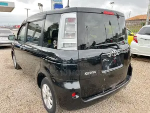 Toyota Sienta 1.5 FWD 2013 Black