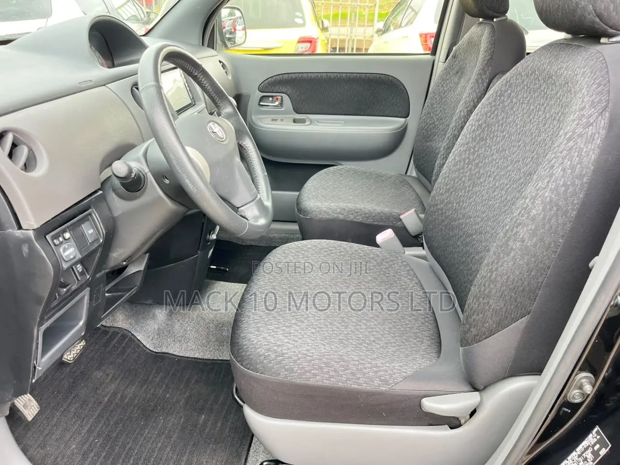 Toyota Sienta 1.5 FWD 2013 Black