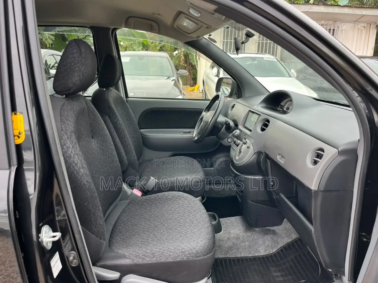 Toyota Sienta 1.5 FWD 2013 Black