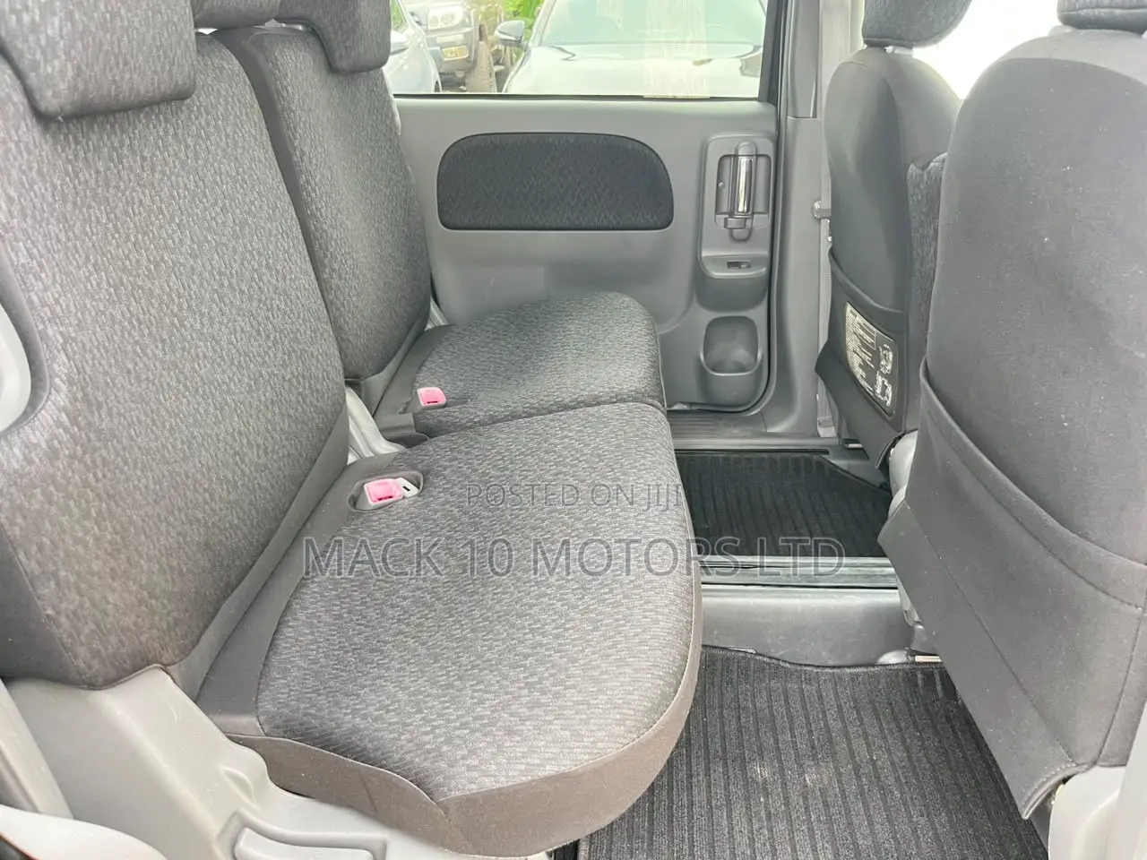 Toyota Sienta 1.5 FWD 2013 Black