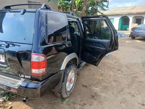 Nissan Pathfinder LE RWD SUV (3.5L 6cyl 4A) 2002 Black