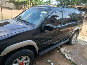 Nissan Pathfinder LE RWD SUV (3.5L 6cyl 4A) 2002 Black