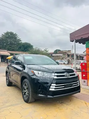 Toyota Highlander LE 2019 Black