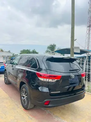 Toyota Highlander LE 2019 Black