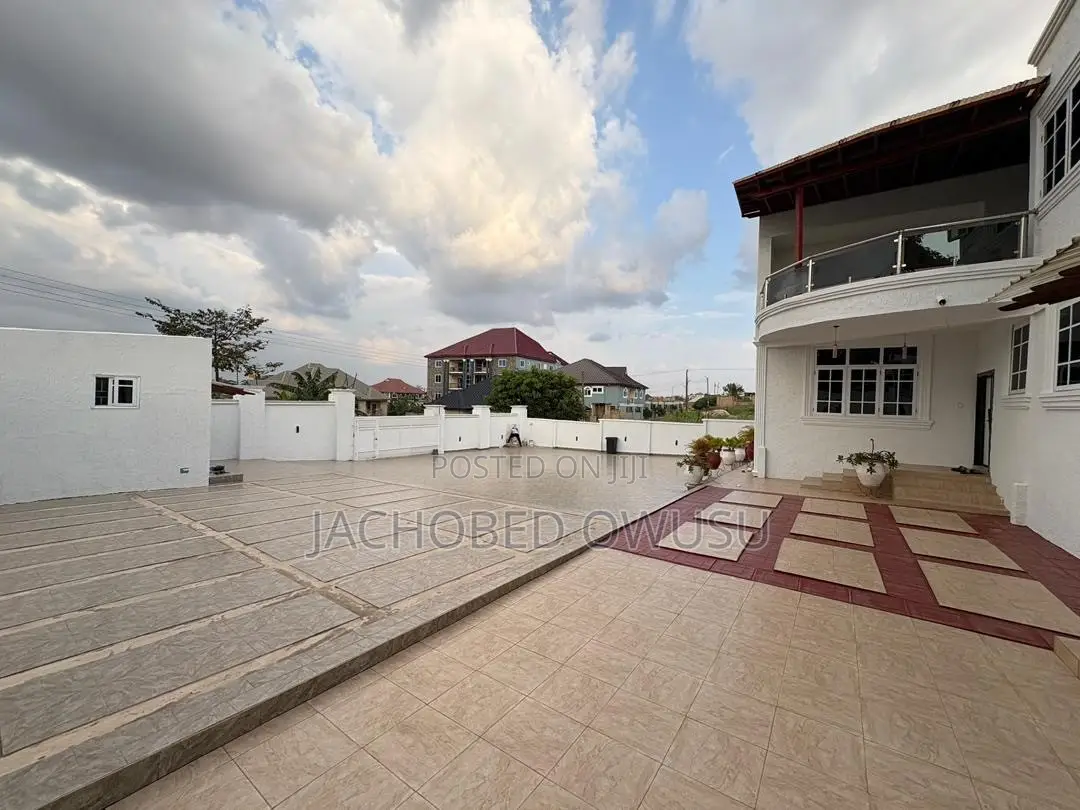 Furnished 6bdrm Mansion in Atwima Nwabiagya for sale