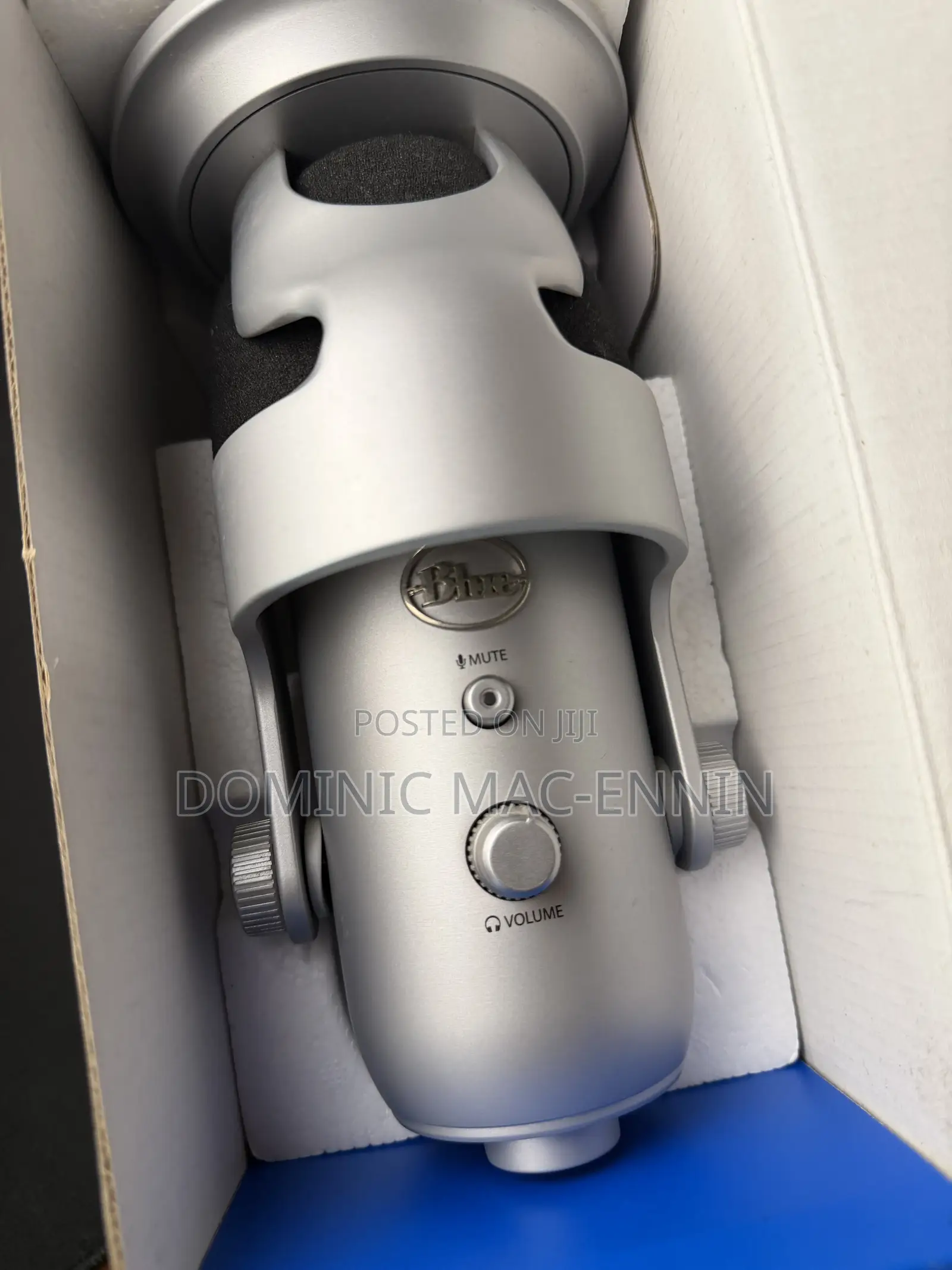 Logitech Blue Yeti USB Studio Microphone Creator Bundle