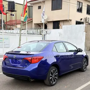 Toyota Corolla SE (1.8L 4cyl 2A) 2018 Blue