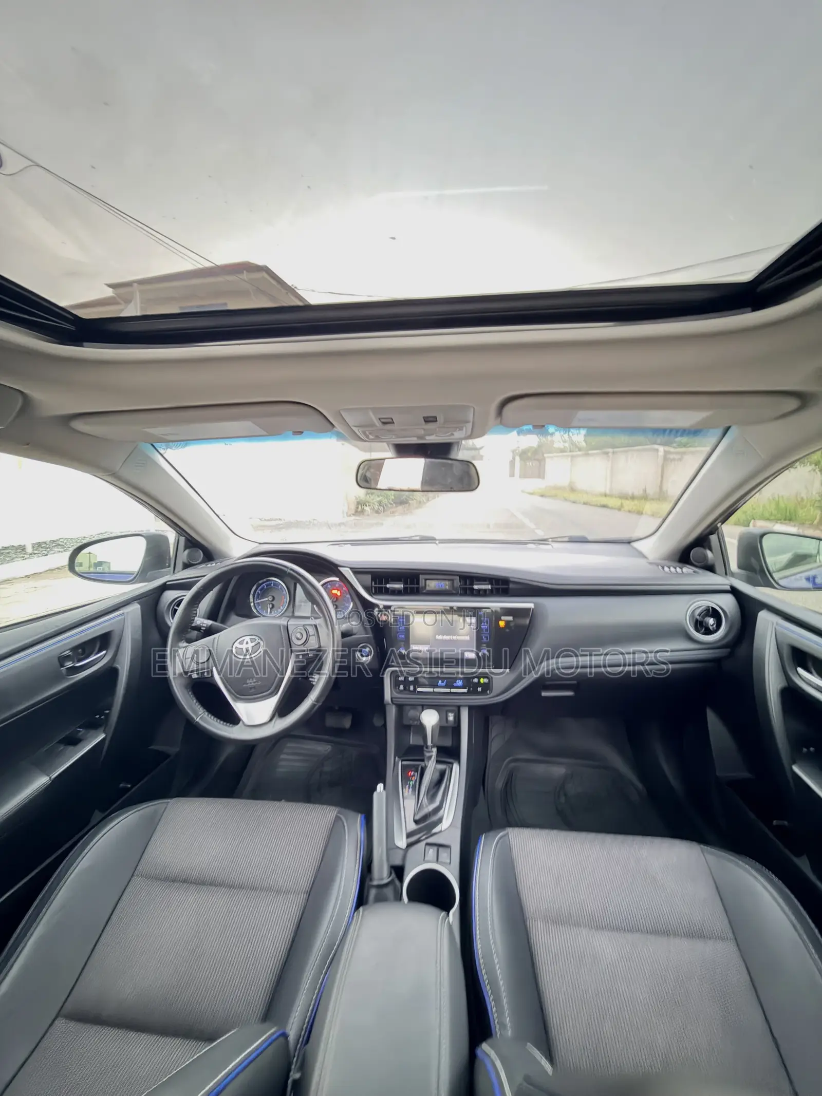 Toyota Corolla SE (1.8L 4cyl 2A) 2018 Blue
