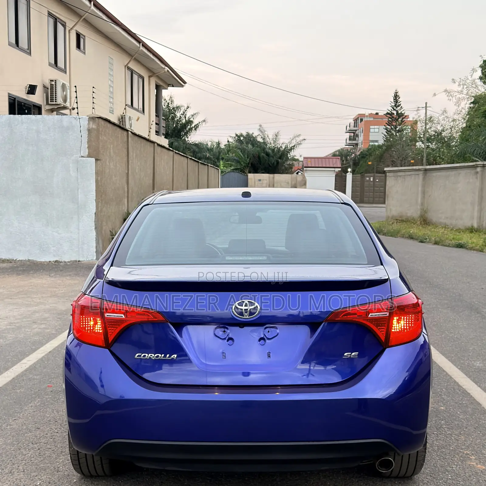 Toyota Corolla SE (1.8L 4cyl 2A) 2018 Blue