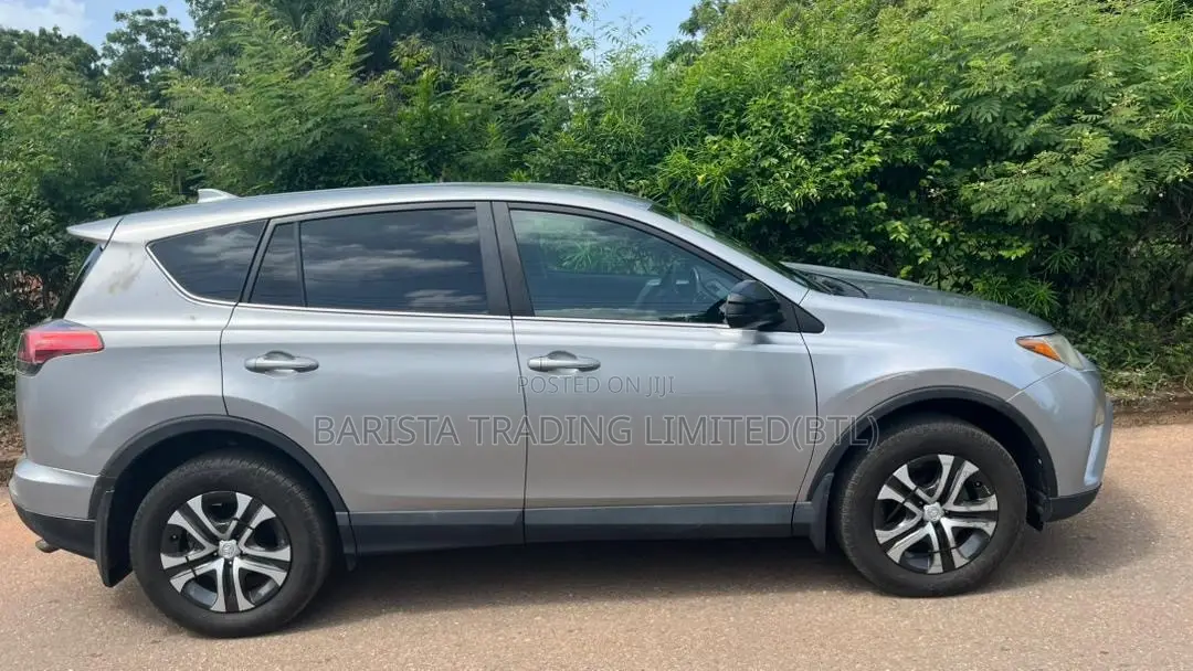 Toyota RAV4 LE AWD (2.5L 4cyl 6A) 2017 Silver
