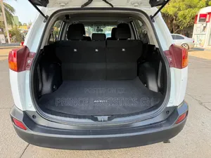 Toyota RAV4 XLE 4dr SUV (2.5L 4cyl 6A) 2015 White