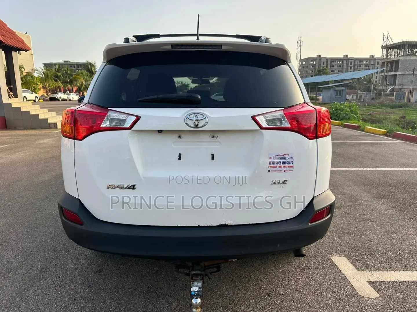 Toyota RAV4 XLE 4dr SUV (2.5L 4cyl 6A) 2015 White