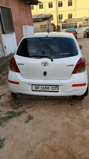 Toyota Vitz 1.0 FWD 3dr 2010 White