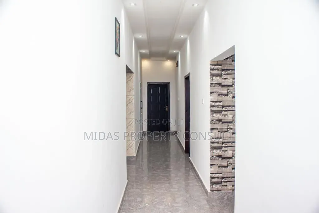 3bdrm House in China Mall, Amasaman for sale