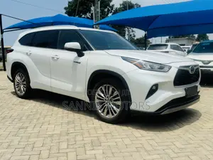 Toyota Highlander Platinum AWD 2024 White