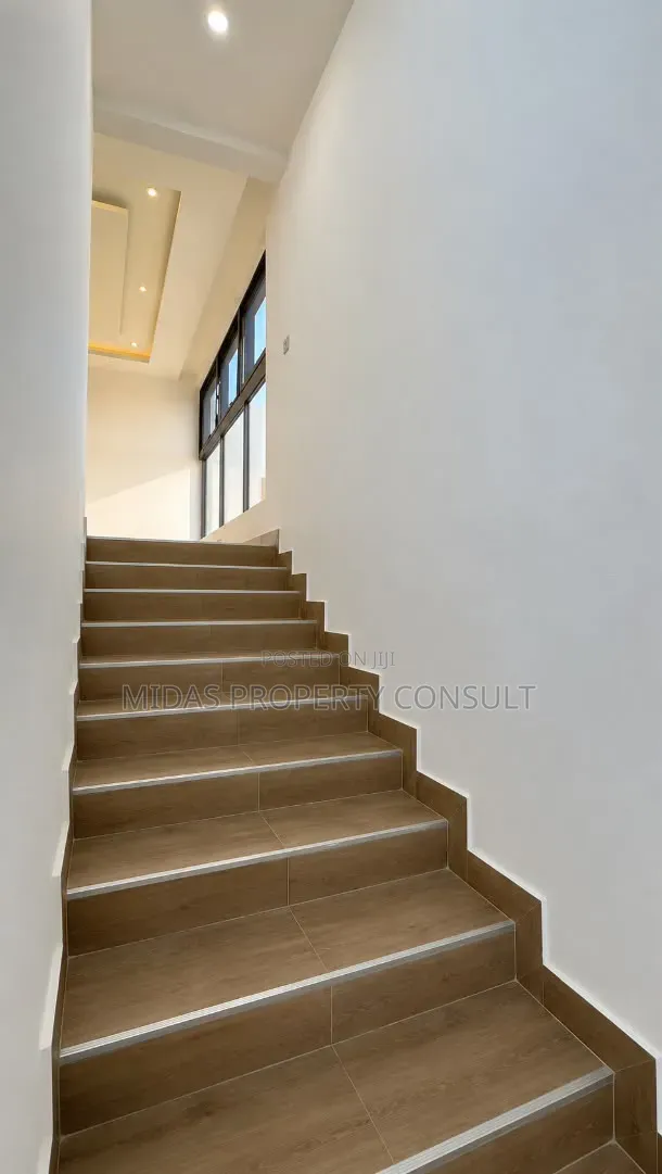 5bdrm House in Roman Ridge, Police Station for sale