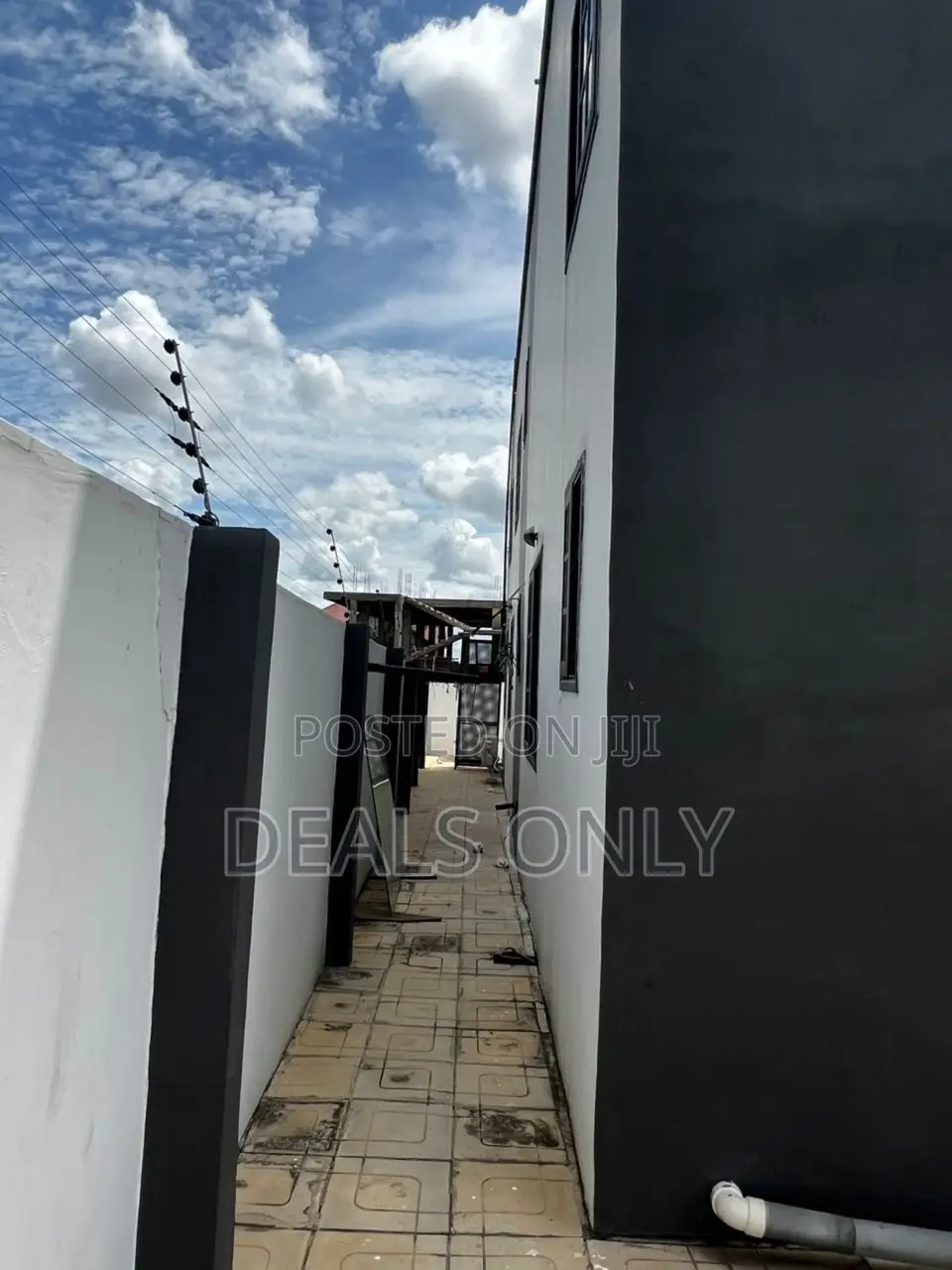8bdrm Mansion in Accra Metropolitan for sale