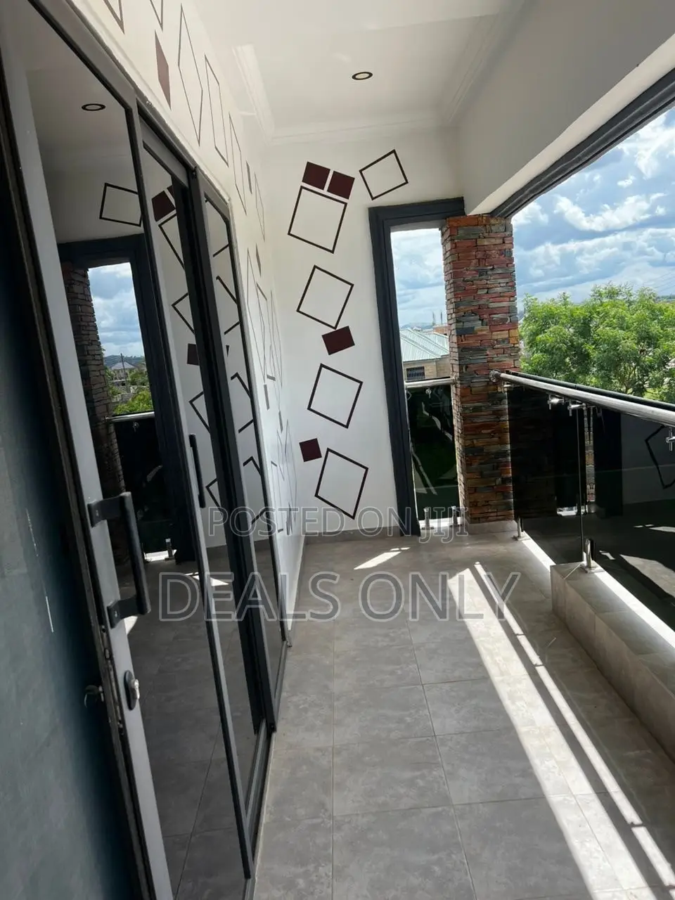 8bdrm Mansion in Accra Metropolitan for sale