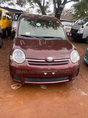 Toyota Sienta 1.5 FWD 2013 Burgundy