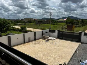 8bdrm Mansion in Accra Metropolitan for sale