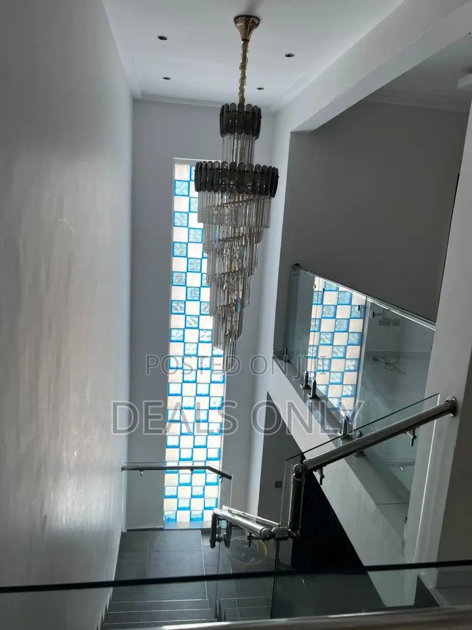 8bdrm Mansion in Accra Metropolitan for sale