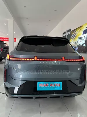 Lynk & Co 08 EM-P 2024 Gray