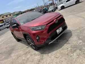 Toyota RAV4 LE AWD 2020 Red