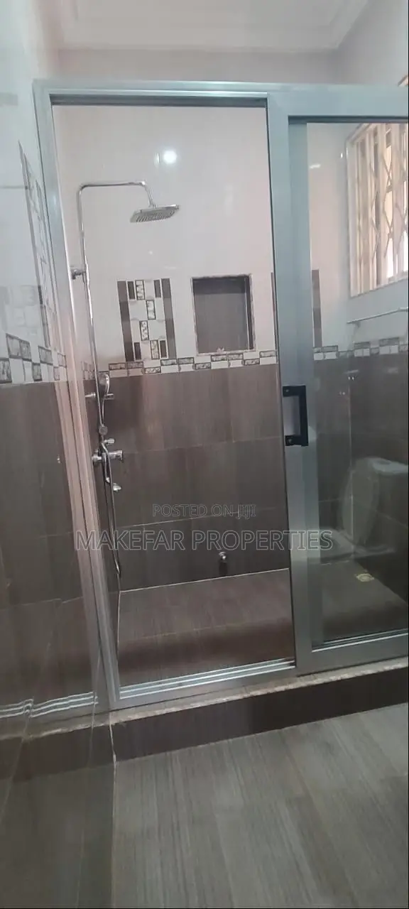 3bdrm House in Lake Side Estate for rent