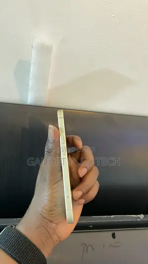 Apple iPhone 15 128 GB Green