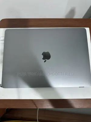 Laptop Apple MacBook Pro 2022 M2 8GB Apple M2 SSD 256GB