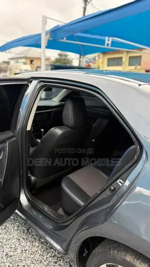 Toyota Corolla SE (1.8L 4cyl 6M) 2018 Gray