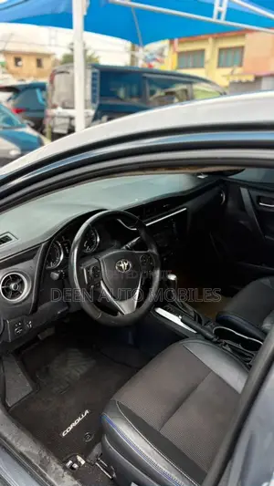 Toyota Corolla SE (1.8L 4cyl 6M) 2018 Gray