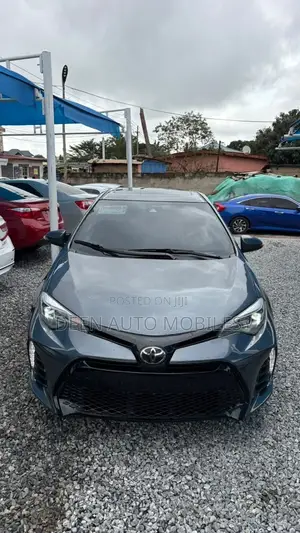 Toyota Corolla SE (1.8L 4cyl 6M) 2018 Gray