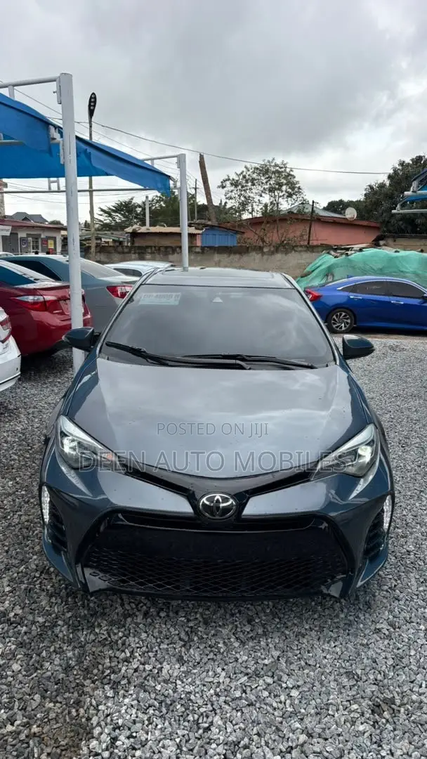 Toyota Corolla SE (1.8L 4cyl 6M) 2018 Gray