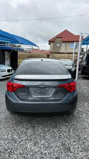 Toyota Corolla SE (1.8L 4cyl 6M) 2018 Gray