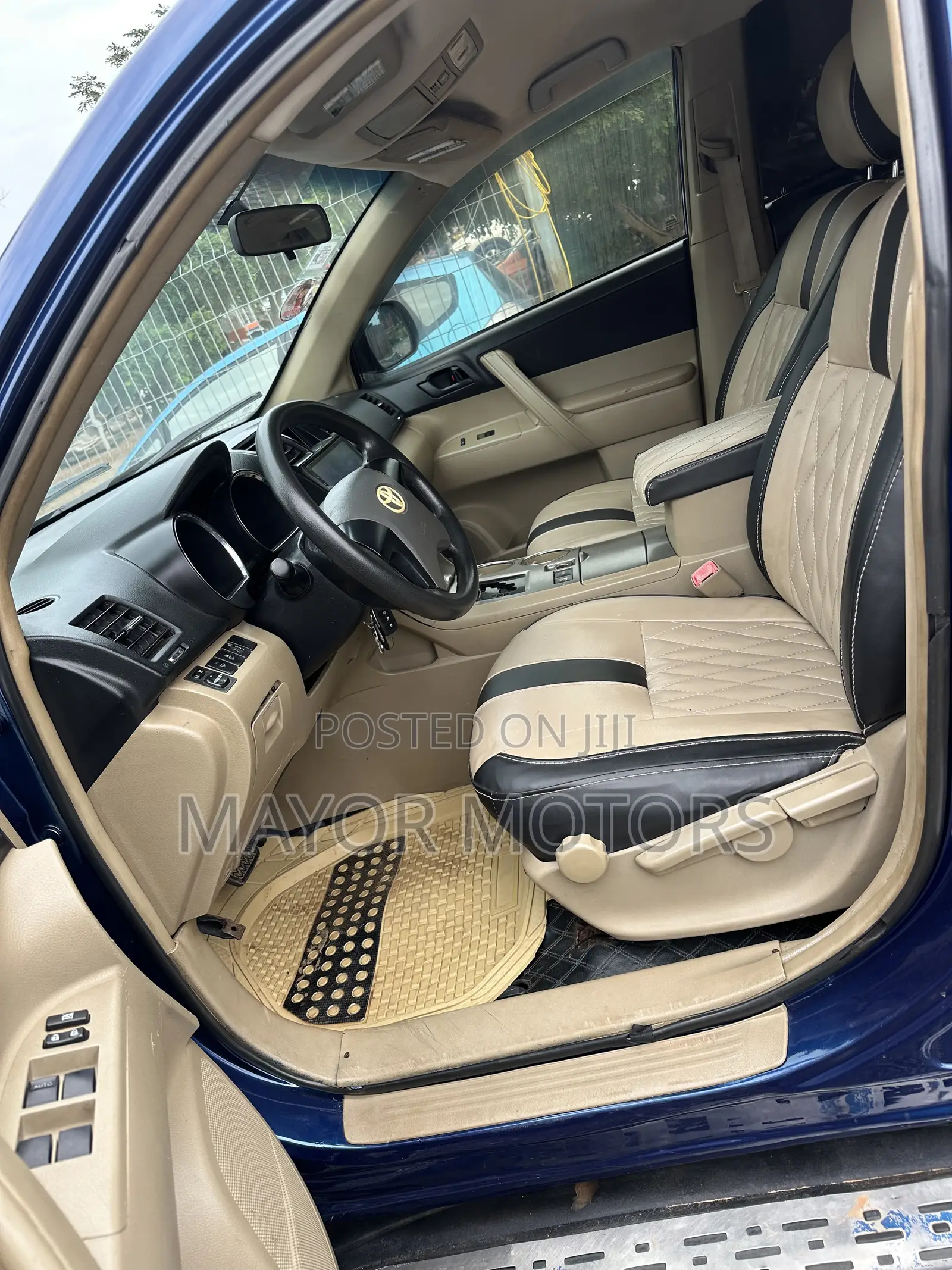 Toyota Highlander SE 2012 Blue