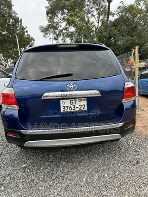 Toyota Highlander SE 2012 Blue