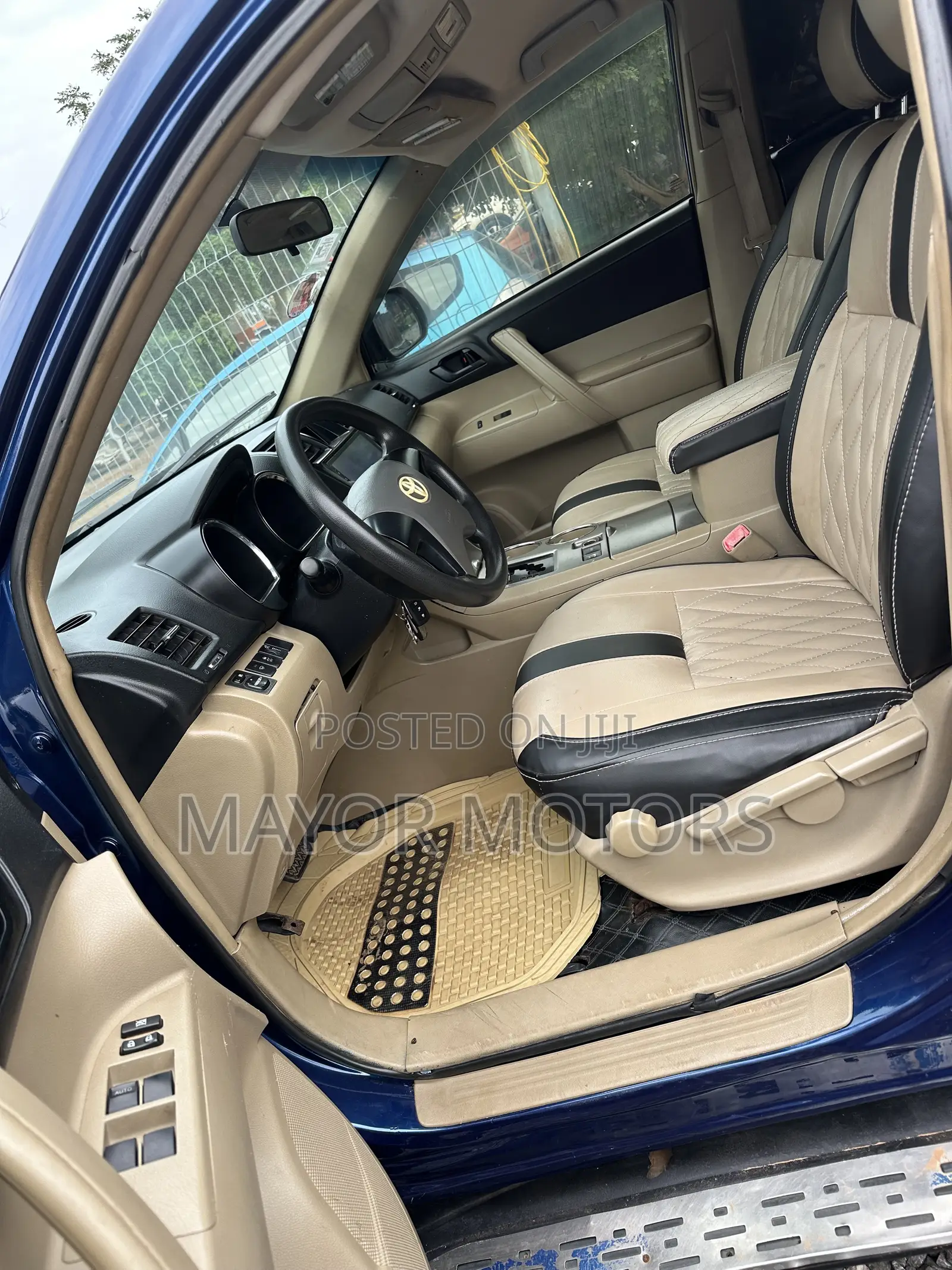 Toyota Highlander SE 2012 Blue