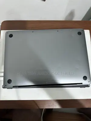 Laptop Apple MacBook Pro 2022 M2 8GB Apple M2 SSD 256GB