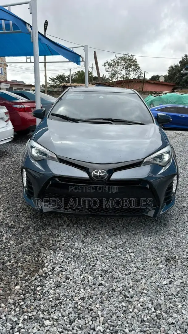 Toyota Corolla SE (1.8L 4cyl 6M) 2018 Gray
