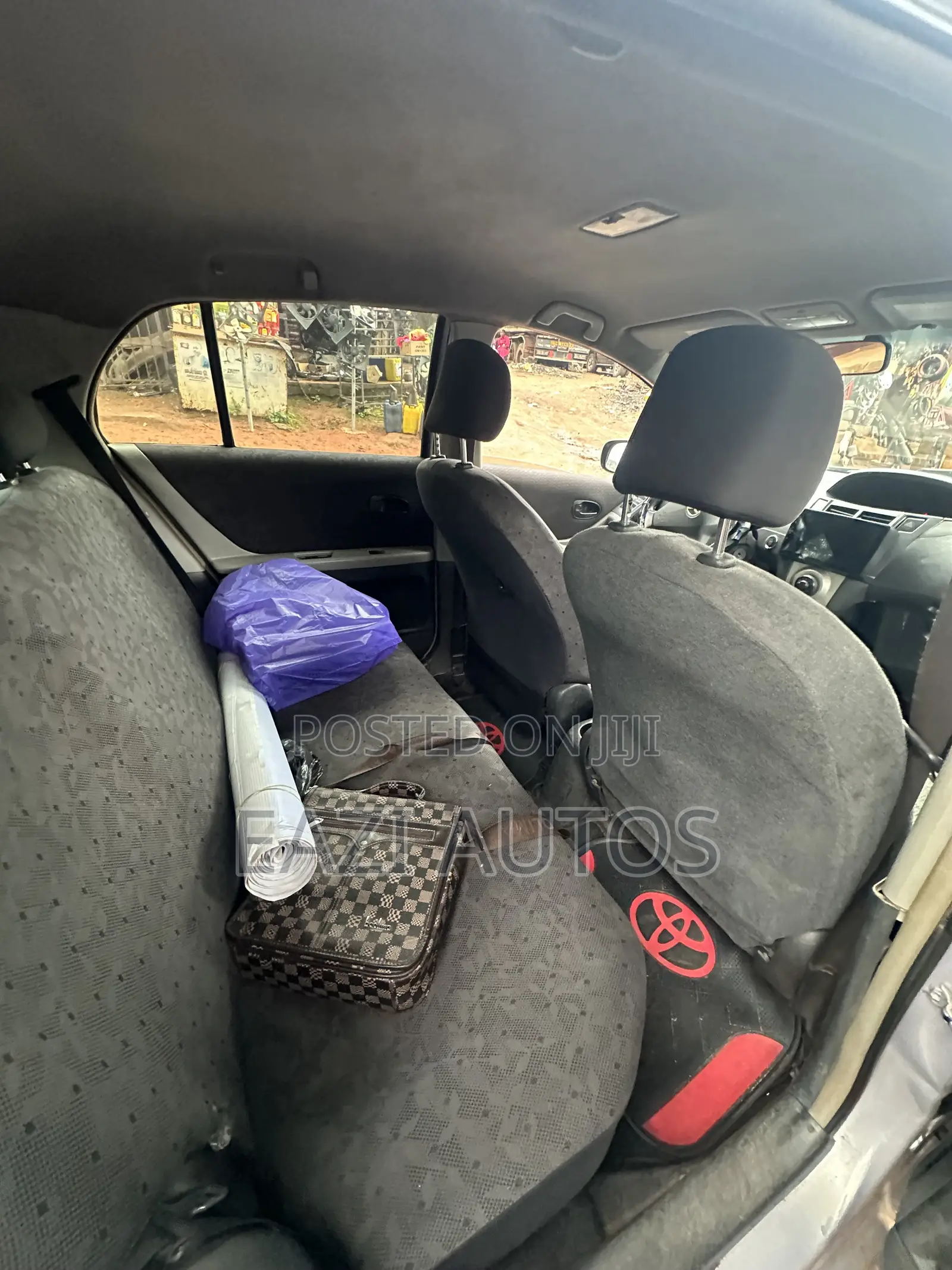 Toyota Vitz 2010 Silver