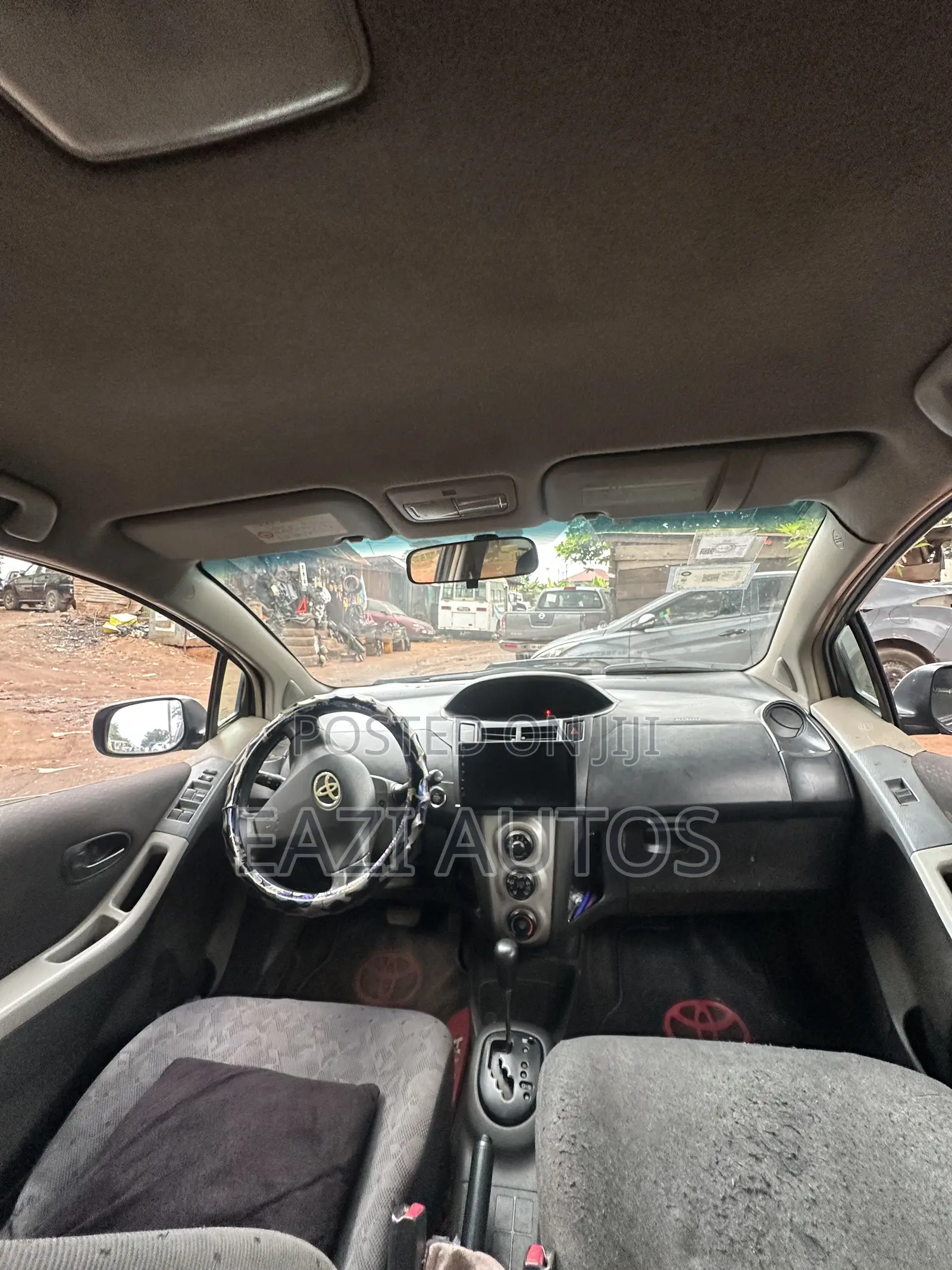 Toyota Vitz 2010 Silver