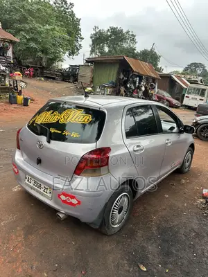 Toyota Vitz 2010 Silver