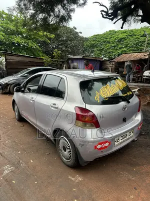 Toyota Vitz 2010 Silver