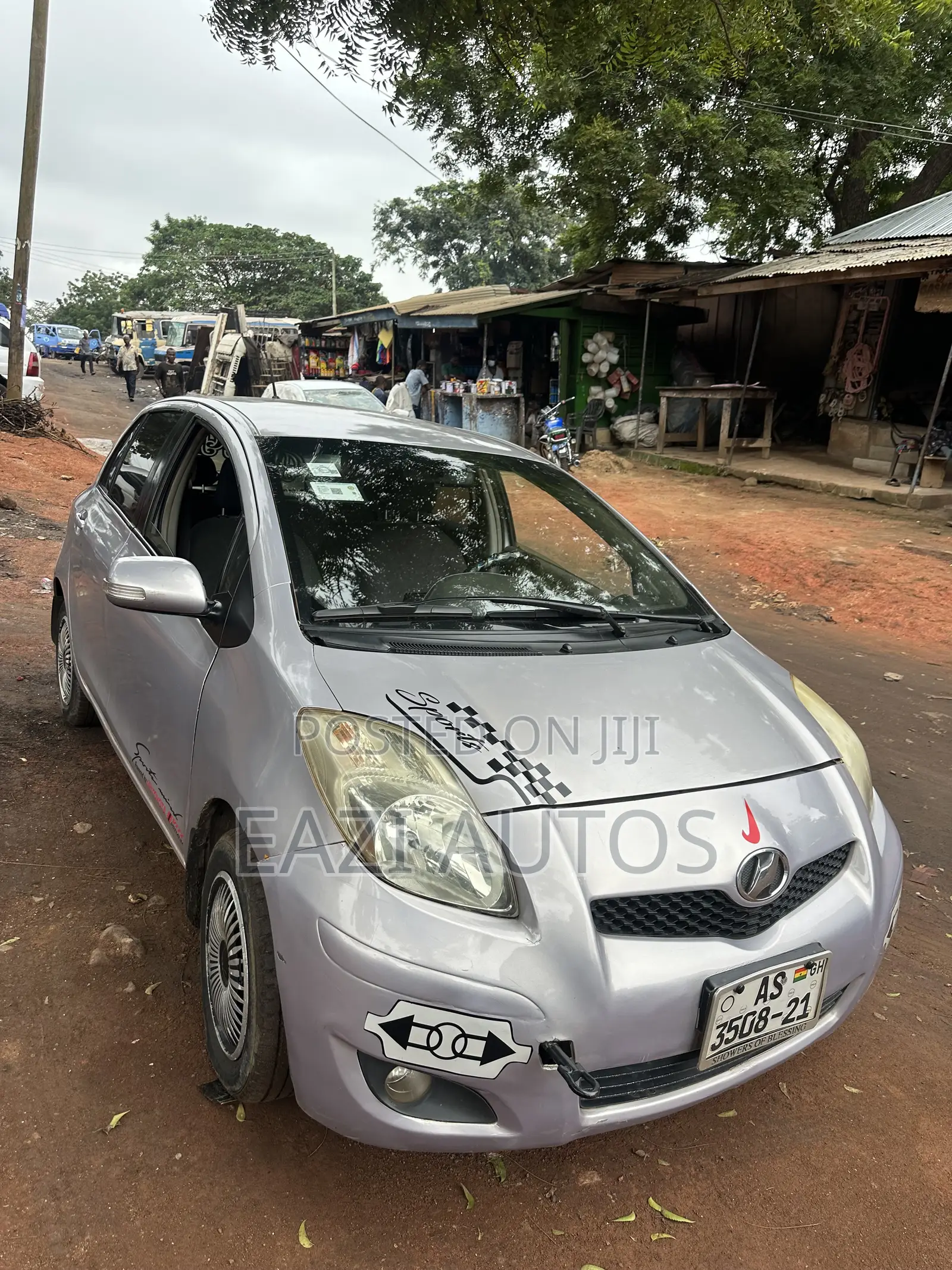 Toyota Vitz 2010 Silver