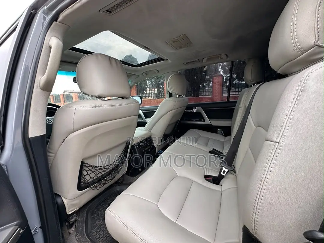Toyota Land Cruiser 4.5 V8 DSL 2013