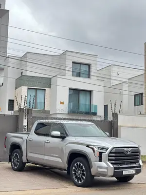 Toyota Tundra Limited CrewMax 5.5' Bed 2024 Silver